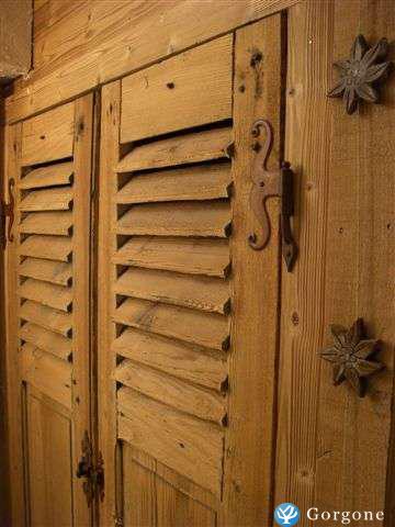 Photo n°7 de :chalet typique en vieux bois, entirement rnov