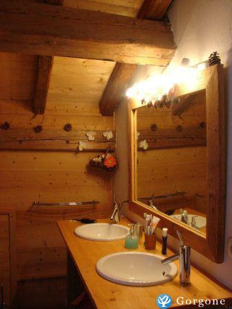 Photo n°8 de :chalet typique en vieux bois, entirement rnov