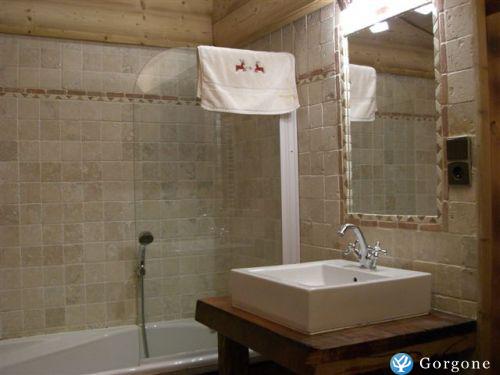 Photo n°9 de :chalet typique en vieux bois, entirement rnov